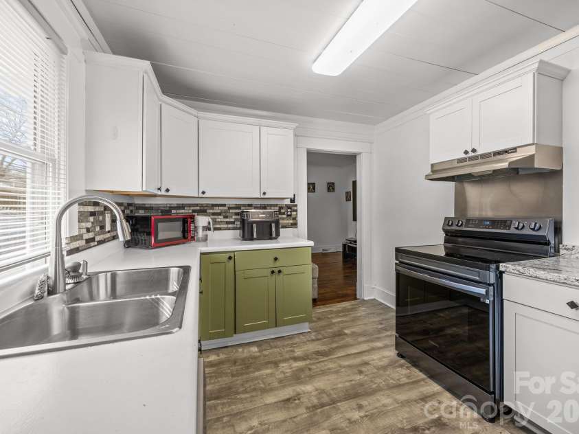 127 Patterson Street, Statesville, NC 28677.  MLS# CAR4354932, YatesRealty ID 3567. 