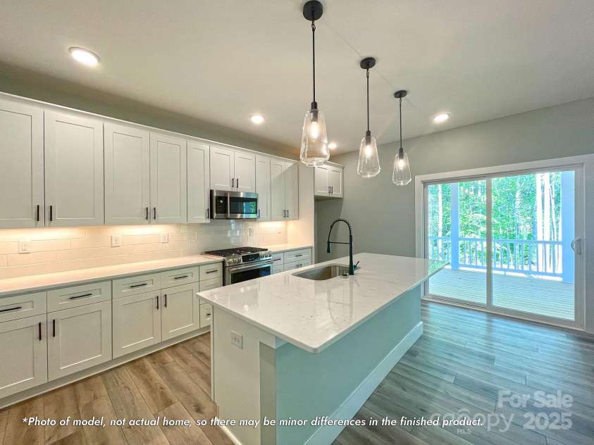 154 Carters Farm Drive, Statesville, NC 28625.  MLS# CAR4240433, YatesRealty ID 3567. Kitchen Island with Breakfast Bar