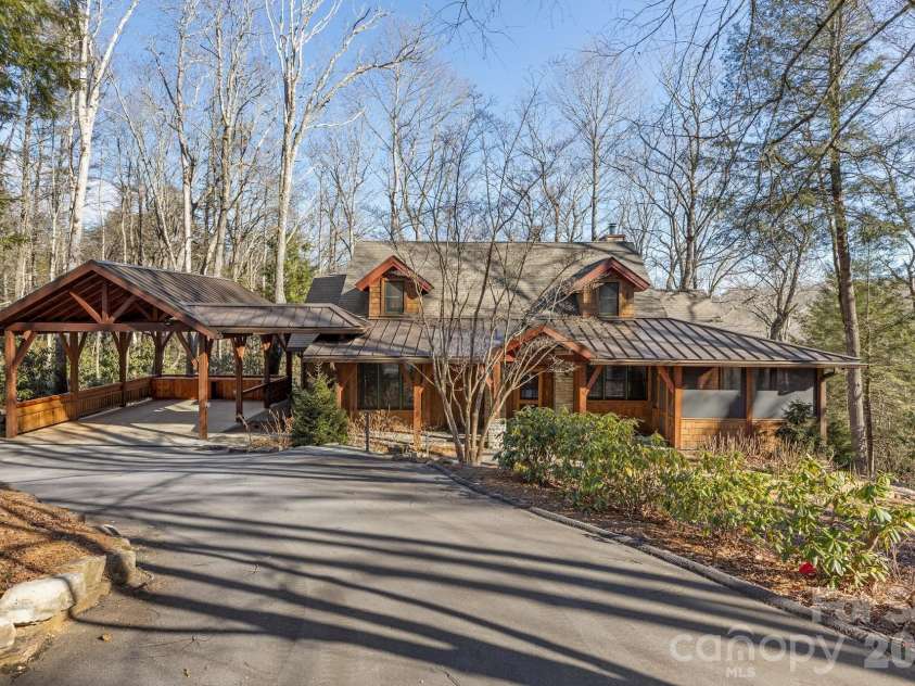 451 Crescent Trail, Highlands, NC 28741.  MLS# CAR4342214, YatesRealty ID 3567. 