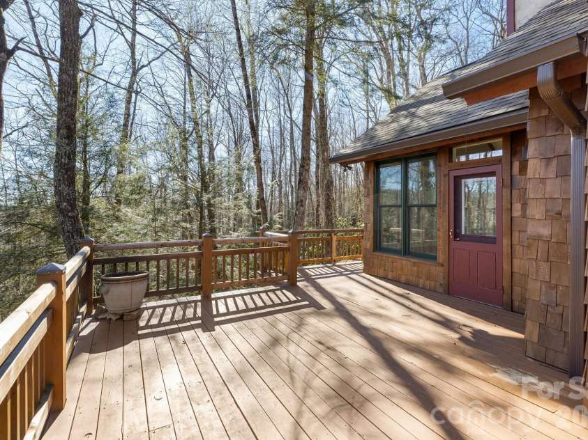 451 Crescent Trail, Highlands, NC 28741.  MLS# CAR4342214, YatesRealty ID 3567. 