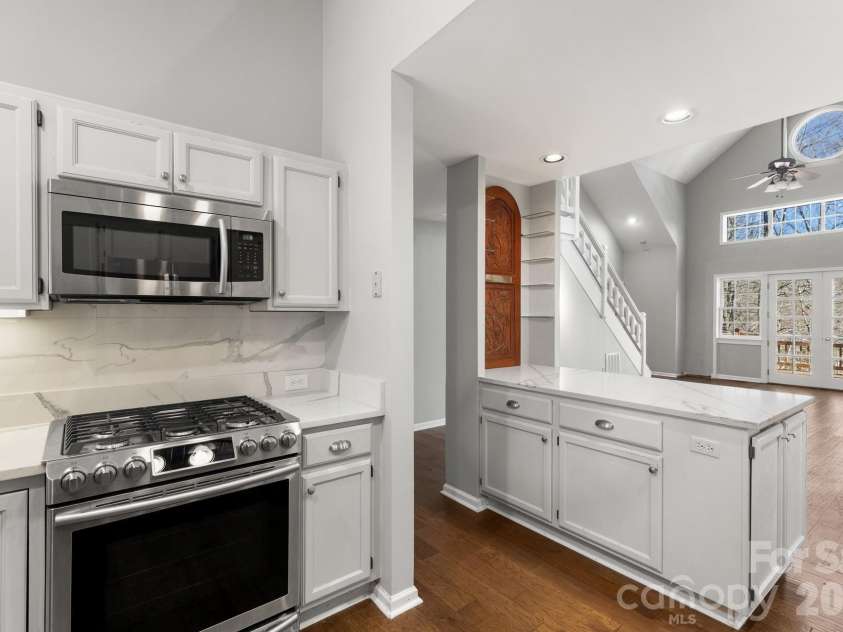 451 Crescent Trail, Highlands, NC 28741.  MLS# CAR4342214, YatesRealty ID 3567. Kitchen