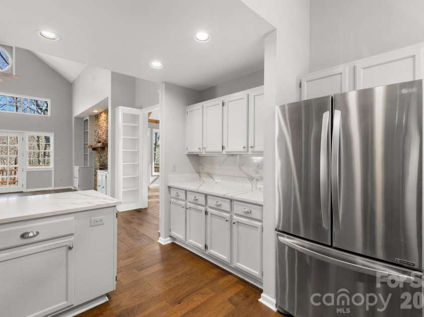 451 Crescent Trail, Highlands, NC 28741.  MLS# CAR4342214, YatesRealty ID 3567. Kitchen