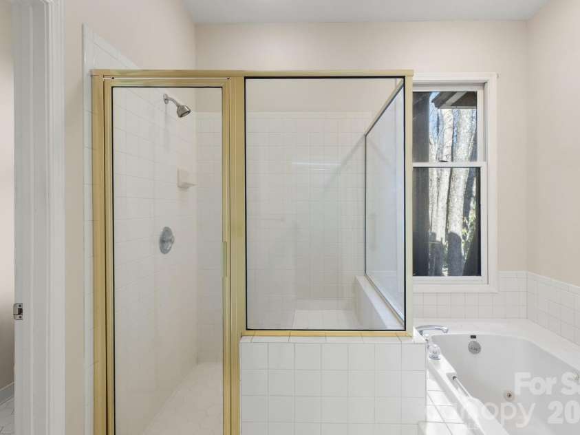 451 Crescent Trail, Highlands, NC 28741.  MLS# CAR4342214, YatesRealty ID 3567. Primary Ensuite Bath Walk-in Shower and Jetted Tub