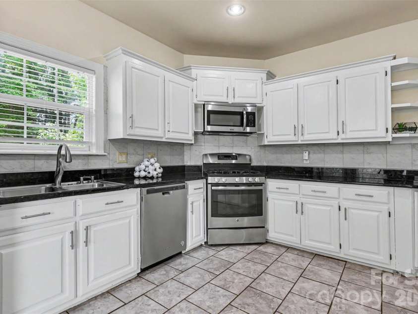 9102 Brightleaf Place, Charlotte, NC 28269.  MLS# CAR4371281, YatesRealty ID 35671. 