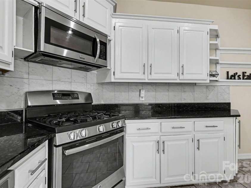 9102 Brightleaf Place, Charlotte, NC 28269.  MLS# CAR4371281, YatesRealty ID 35671. 