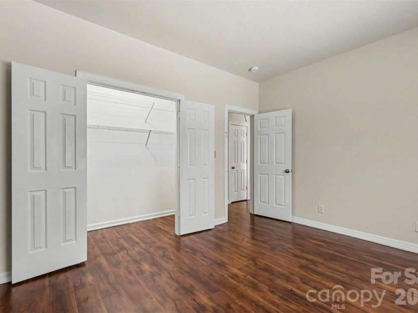 9102 Brightleaf Place, Charlotte, NC 28269.  MLS# CAR4371281, YatesRealty ID 35671. 