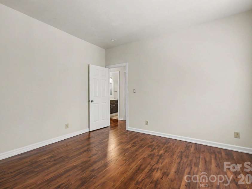 9102 Brightleaf Place, Charlotte, NC 28269.  MLS# CAR4371281, YatesRealty ID 35671. 