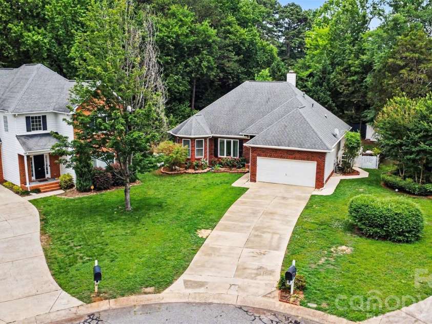 9102 Brightleaf Place, Charlotte, NC 28269.  MLS# CAR4371281, YatesRealty ID 35671. 