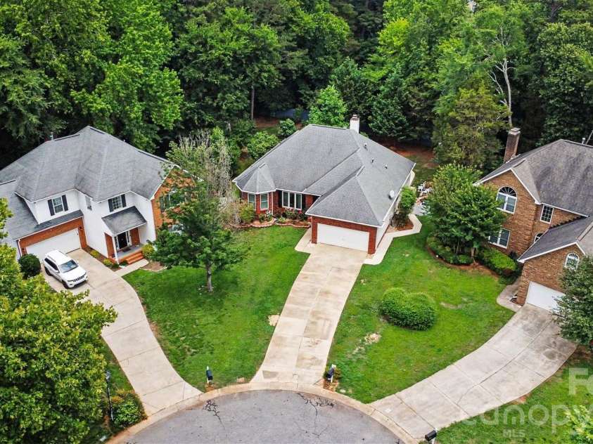 9102 Brightleaf Place, Charlotte, NC 28269.  MLS# CAR4371281, YatesRealty ID 35671. 