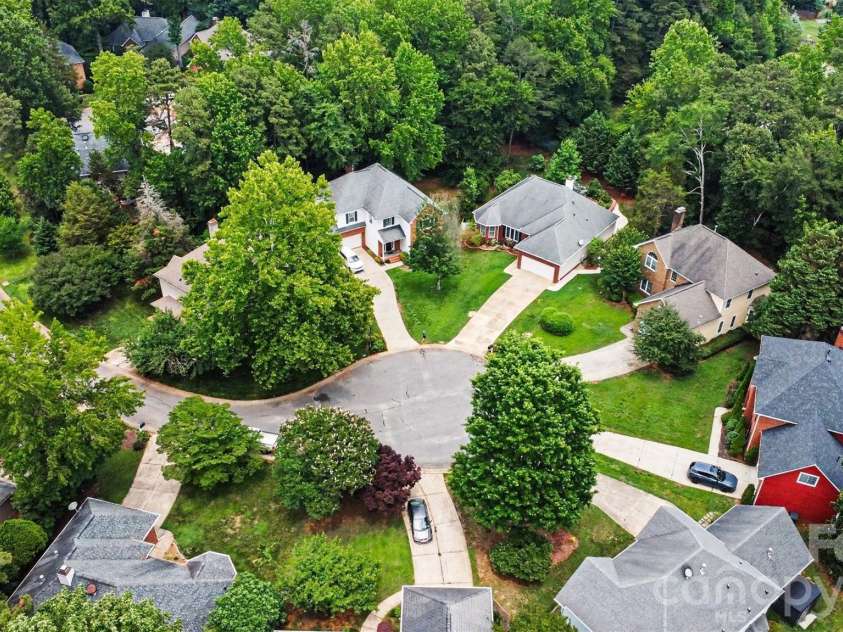 9102 Brightleaf Place, Charlotte, NC 28269.  MLS# CAR4371281, YatesRealty ID 35671. 