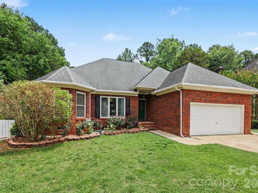 9102 Brightleaf Place, Charlotte, NC 28269.  MLS# CAR4371281, YatesRealty ID 35671. 