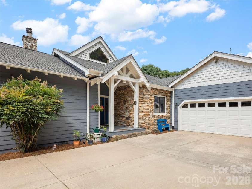 33 Banker Drive, Waynesville, NC 28786.  MLS# CAR4401413, YatesRealty ID 35676. 