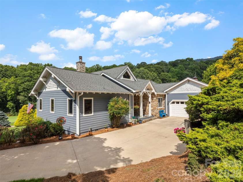 33 Banker Drive, Waynesville, NC 28786.  MLS# CAR4401413, YatesRealty ID 35676. 