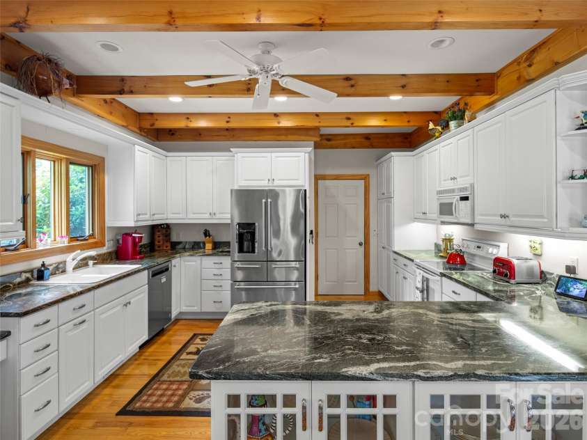 33 Banker Drive, Waynesville, NC 28786.  MLS# CAR4401413, YatesRealty ID 35676. 