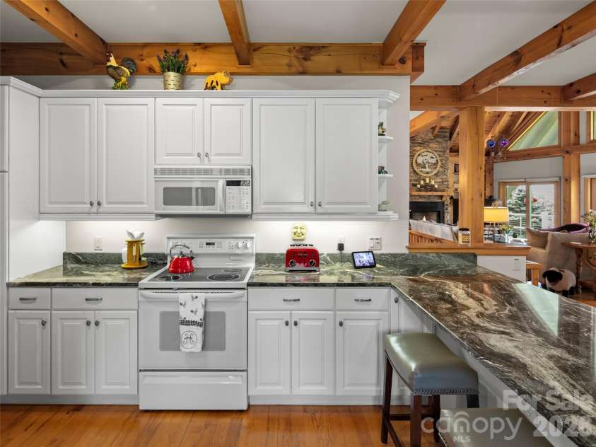 33 Banker Drive, Waynesville, NC 28786.  MLS# CAR4401413, YatesRealty ID 35676. 