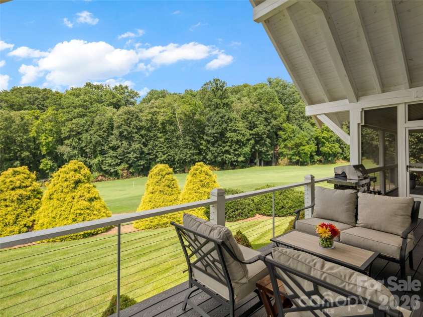 33 Banker Drive, Waynesville, NC 28786.  MLS# CAR4401413, YatesRealty ID 35676. 