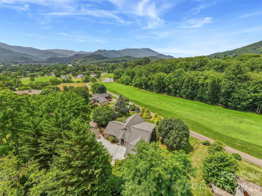 33 Banker Drive, Waynesville, NC 28786.  MLS# CAR4401413, YatesRealty ID 35676. 