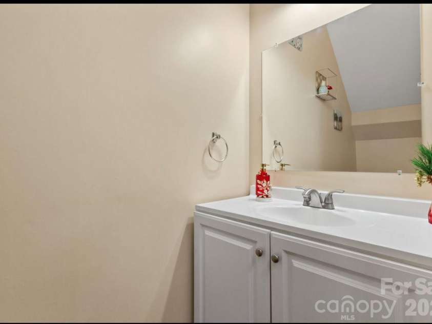 8409 Scotney Bluff Avenue, Charlotte, NC 28273.  MLS# CAR4399215, YatesRealty ID 35677. 