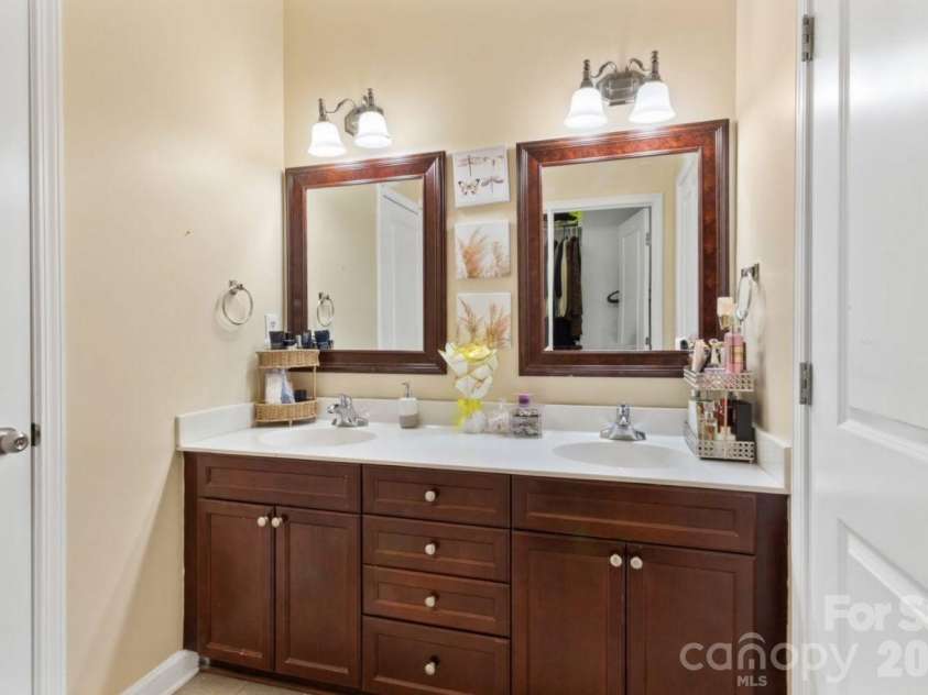 8409 Scotney Bluff Avenue, Charlotte, NC 28273.  MLS# CAR4399215, YatesRealty ID 35677. 