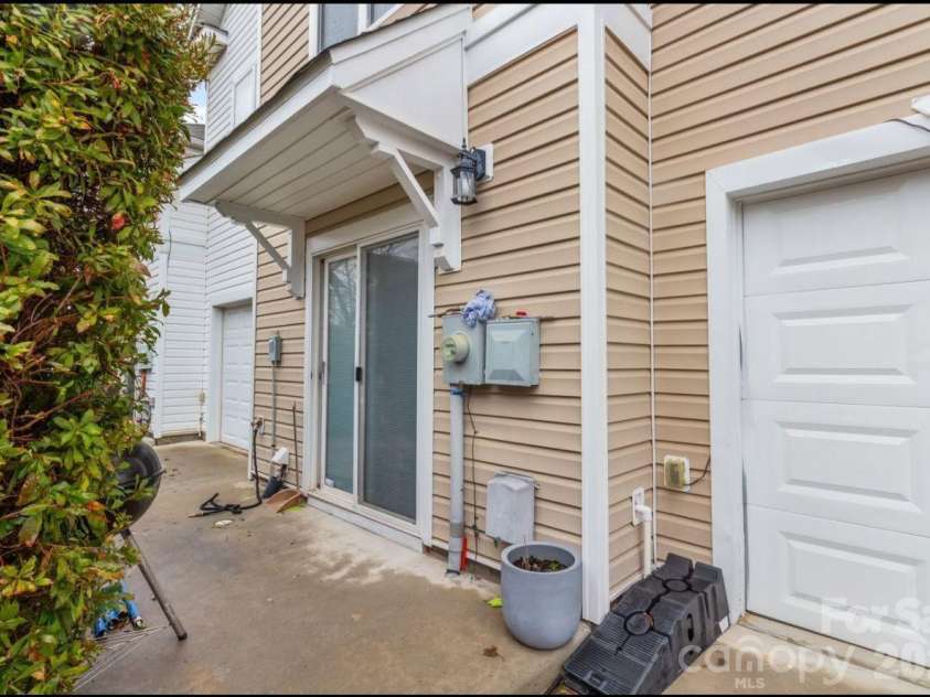 8409 Scotney Bluff Avenue, Charlotte, NC 28273.  MLS# CAR4399215, YatesRealty ID 35677. 