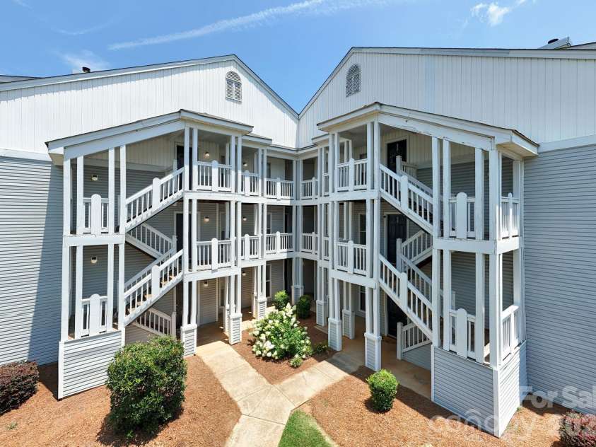 11 Hamiltons Bay Court, Clover, SC 29710.  MLS# CAR4399555, YatesRealty ID 35679. 