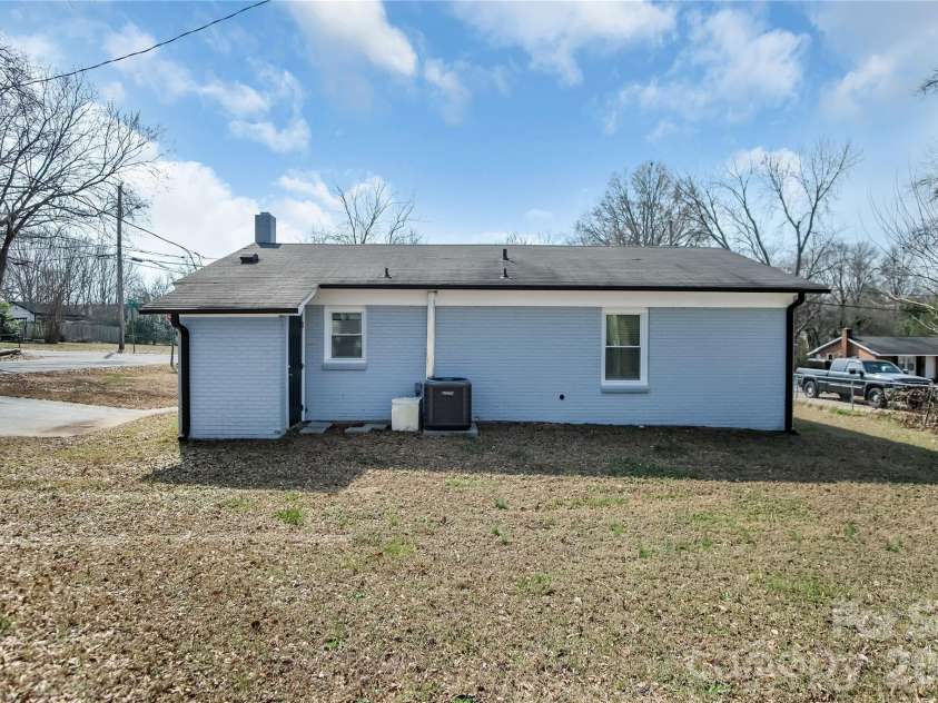 200 Shannonhouse Street, Shelby, NC 28152.  MLS# CAR4352391, YatesRealty ID 3568. 
