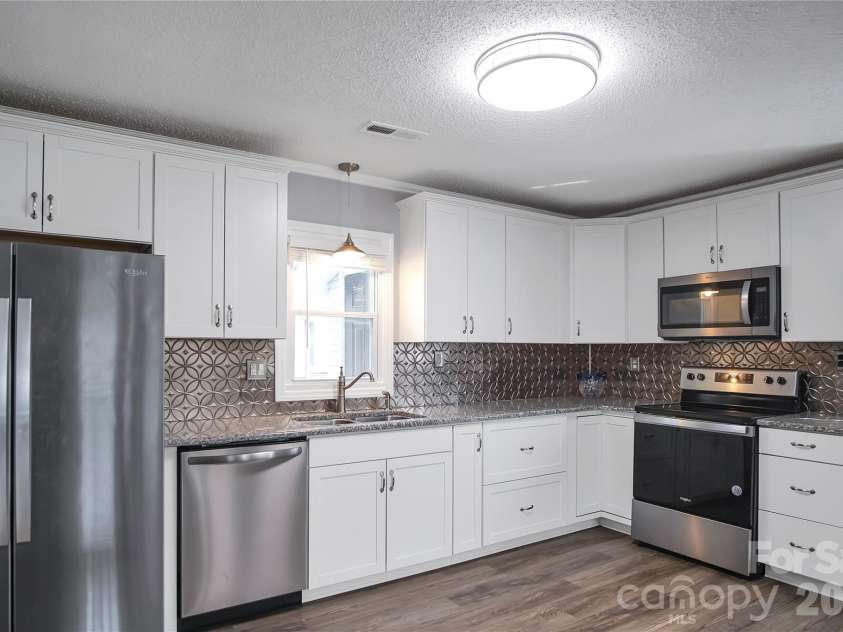 200 Shannonhouse Street, Shelby, NC 28152.  MLS# CAR4352391, YatesRealty ID 3568. 