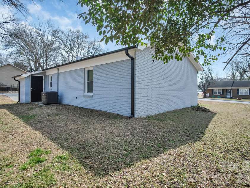 200 Shannonhouse Street, Shelby, NC 28152.  MLS# CAR4352391, YatesRealty ID 3568. 