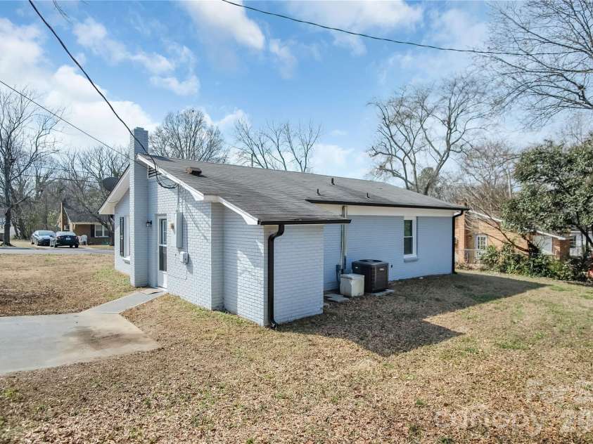 200 Shannonhouse Street, Shelby, NC 28152.  MLS# CAR4352391, YatesRealty ID 3568. 