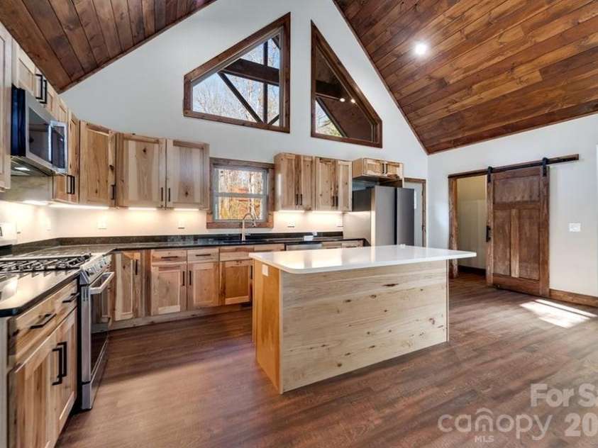 397 Kennelly Loop, Murphy, NC 28906.  MLS# CAR4398623, YatesRealty ID 35681. 