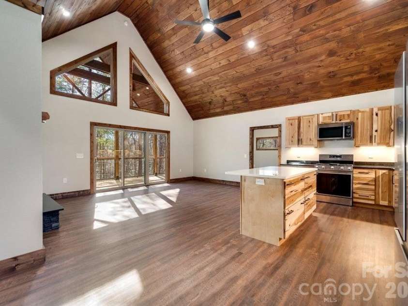 397 Kennelly Loop, Murphy, NC 28906.  MLS# CAR4398623, YatesRealty ID 35681. 