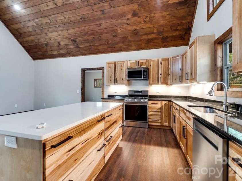 397 Kennelly Loop, Murphy, NC 28906.  MLS# CAR4398623, YatesRealty ID 35681. 