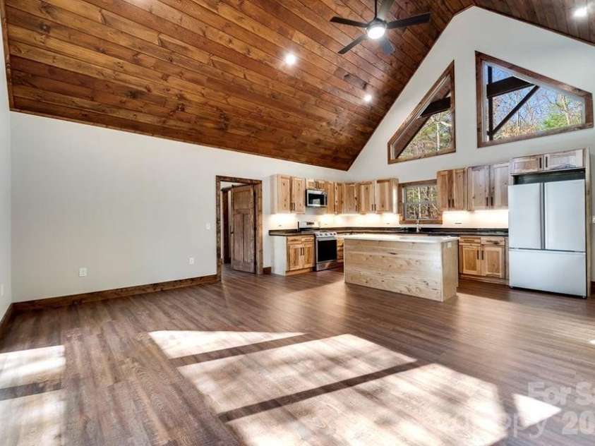397 Kennelly Loop, Murphy, NC 28906.  MLS# CAR4398623, YatesRealty ID 35681. 