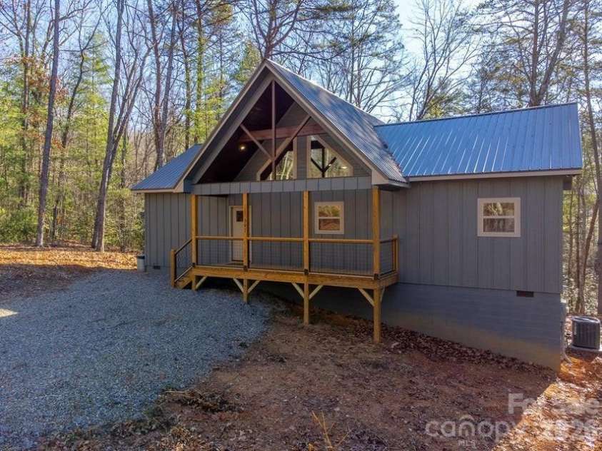 397 Kennelly Loop, Murphy, NC 28906.  MLS# CAR4398623, YatesRealty ID 35681. 