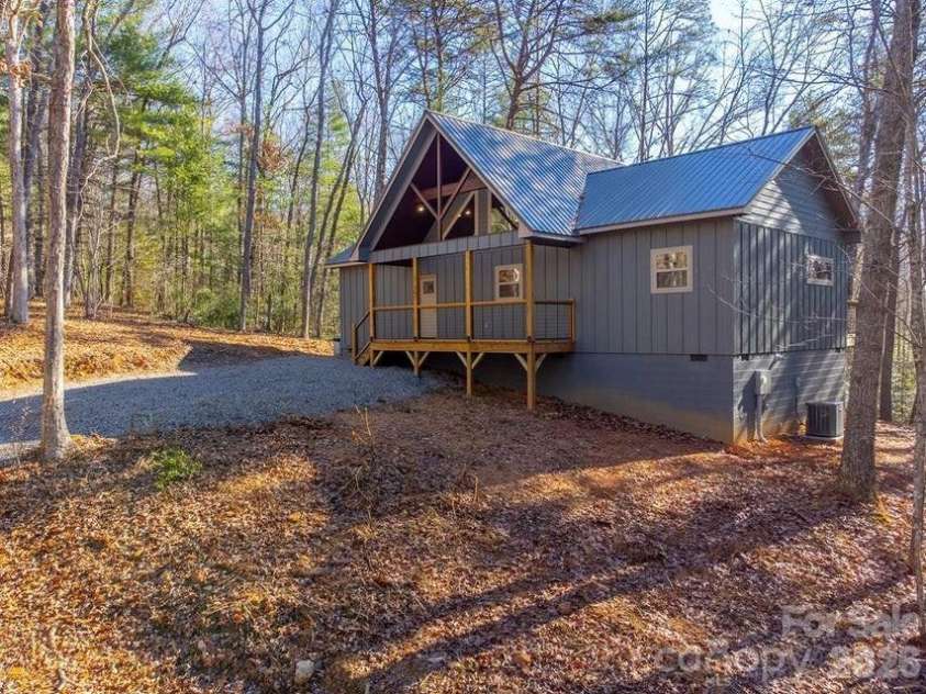 397 Kennelly Loop, Murphy, NC 28906.  MLS# CAR4398623, YatesRealty ID 35681. 