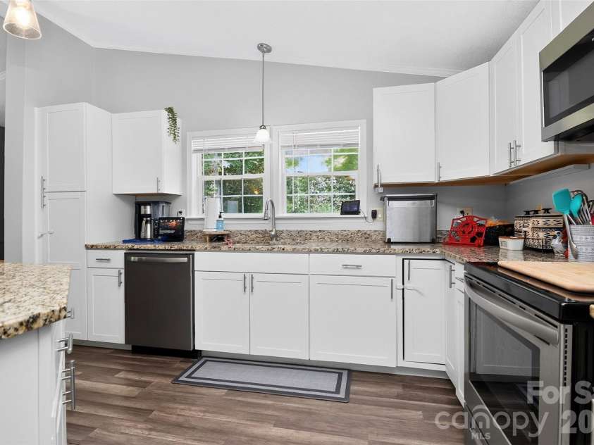 602 Timberwood Drive, Fort Mill, SC 29708.  MLS# CAR4400100, YatesRealty ID 35682. Sunny and bright!