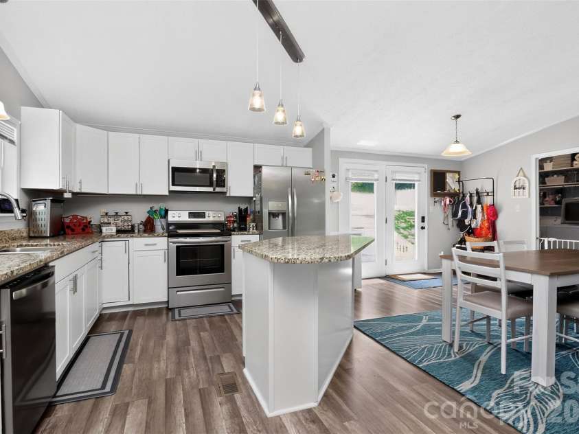 602 Timberwood Drive, Fort Mill, SC 29708.  MLS# CAR4400100, YatesRealty ID 35682. Updated and well-appointed!