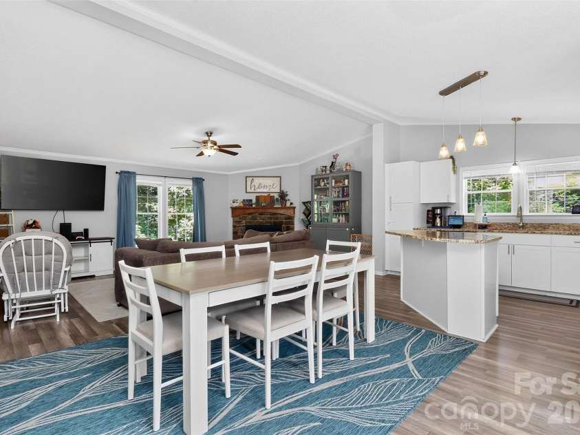 602 Timberwood Drive, Fort Mill, SC 29708.  MLS# CAR4400100, YatesRealty ID 35682. Vaulted ceiling