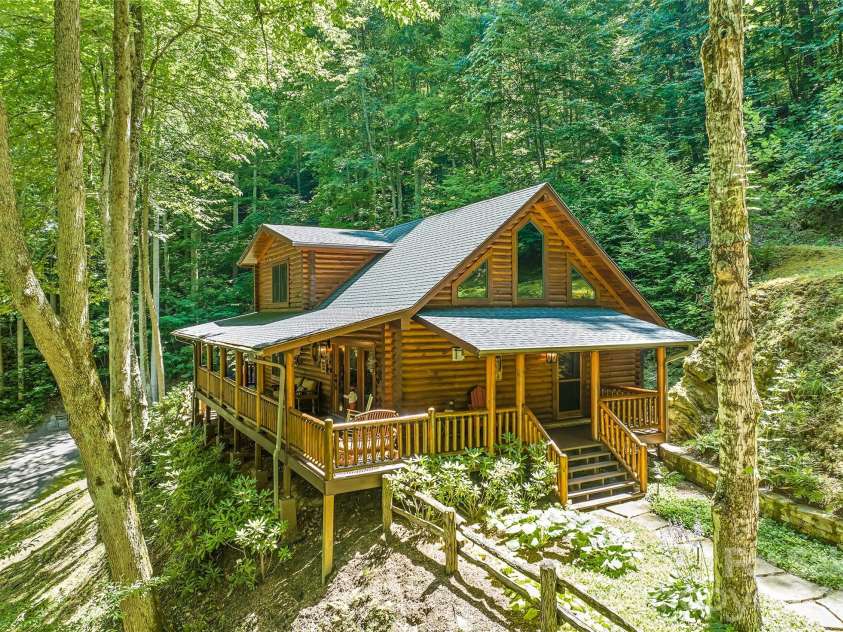 26 Tawodi Trail, Maggie Valley, NC 28751.  MLS# CAR4400579, YatesRealty ID 35683. 