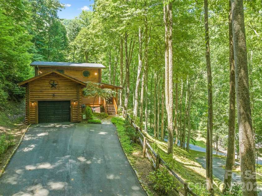 26 Tawodi Trail, Maggie Valley, NC 28751.  MLS# CAR4400579, YatesRealty ID 35683. 