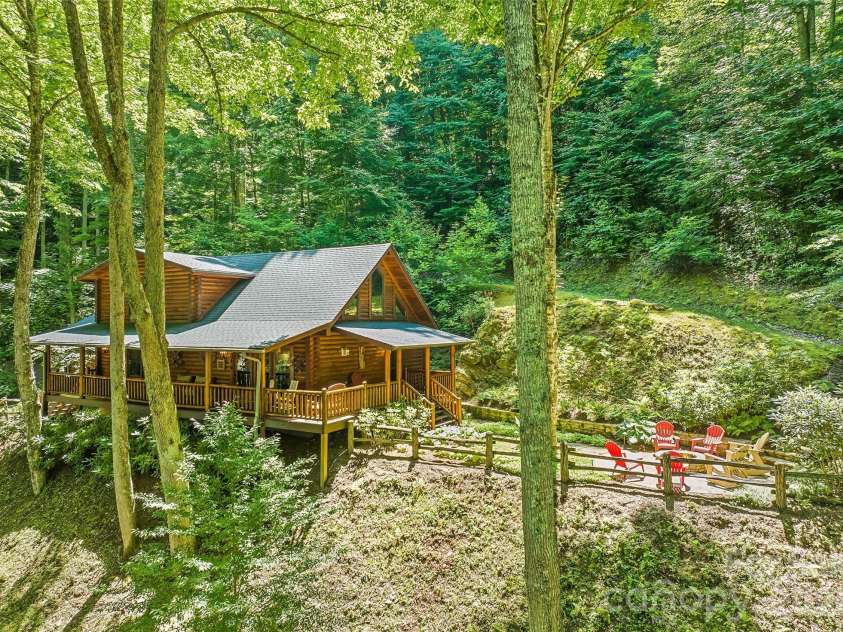 26 Tawodi Trail, Maggie Valley, NC 28751.  MLS# CAR4400579, YatesRealty ID 35683. 