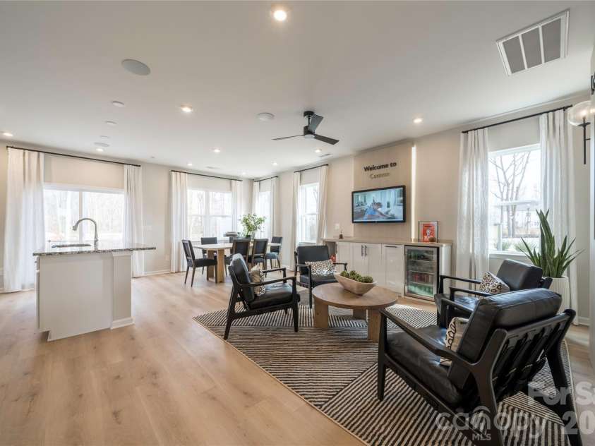6041 Longar Lane, Charlotte, NC 28269.  MLS# CAR4400027, YatesRealty ID 35687. Open Concept first floor with end-unit windows