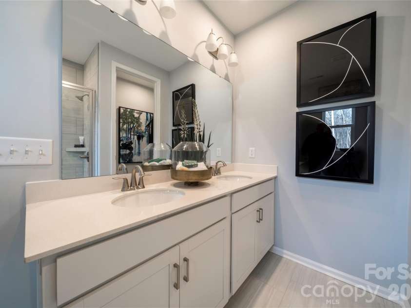 6041 Longar Lane, Charlotte, NC 28269.  MLS# CAR4400027, YatesRealty ID 35687. Primary bathroom