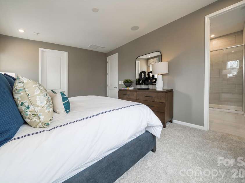 6041 Longar Lane, Charlotte, NC 28269.  MLS# CAR4400027, YatesRealty ID 35687. Primary bedroom