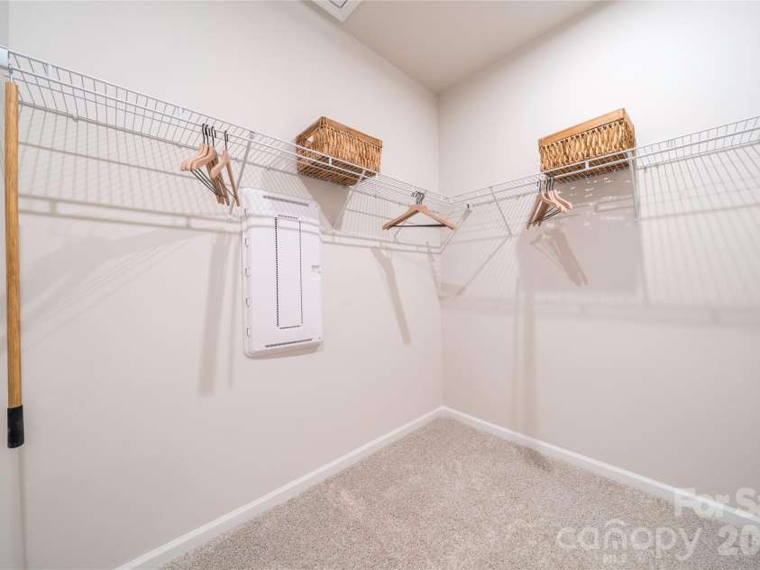 6041 Longar Lane, Charlotte, NC 28269.  MLS# CAR4400027, YatesRealty ID 35687. Primary walk-in closet