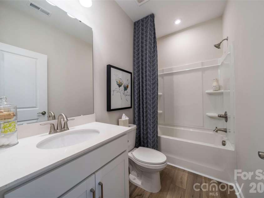 6041 Longar Lane, Charlotte, NC 28269.  MLS# CAR4400027, YatesRealty ID 35687. Secondary bathroom