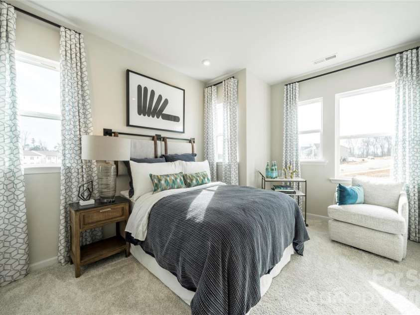 6041 Longar Lane, Charlotte, NC 28269.  MLS# CAR4400027, YatesRealty ID 35687. Secondary bedroom
