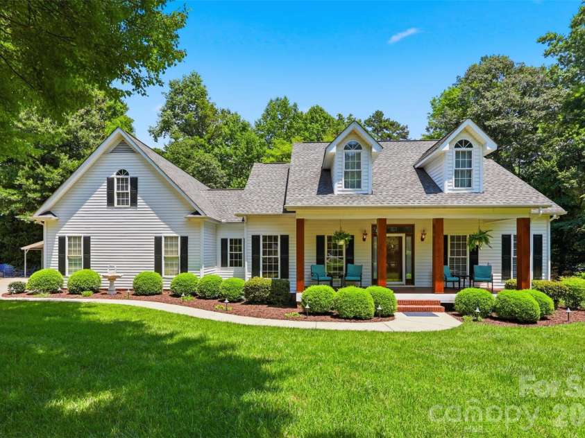 2230 Wedgewood Drive, Matthews, NC 28104.  MLS# CAR4389584, YatesRealty ID 35688. 