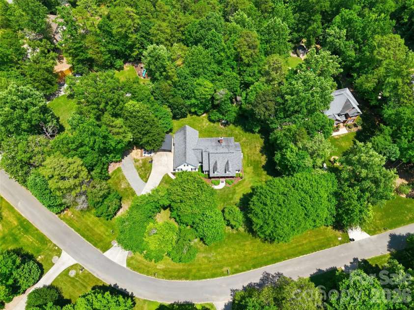 2230 Wedgewood Drive, Matthews, NC 28104.  MLS# CAR4389584, YatesRealty ID 35688. 