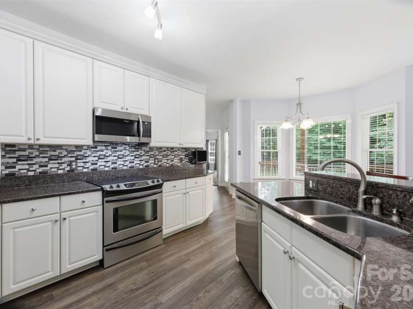 2230 Wedgewood Drive, Matthews, NC 28104.  MLS# CAR4389584, YatesRealty ID 35688. 